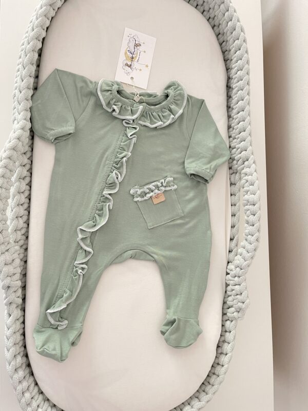 Tutina in bamboo verde con le balze 0/3m